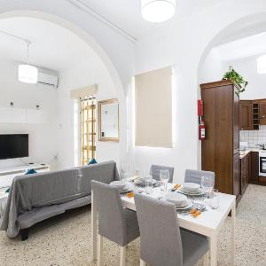 Bright and Cozy Two-Bedroom Apartment Near Sliema Promenade