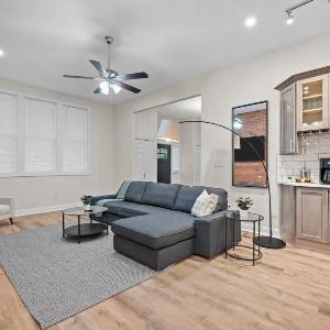 6BR Group Retreat w/ BBQ Game Room and Parking