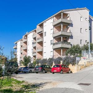 Apartments with parking space Trogir - 23910