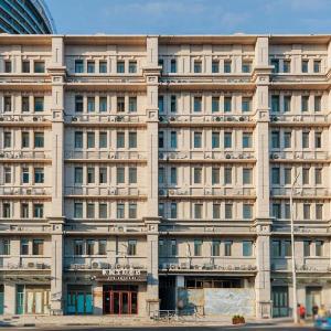 Yitel Collection Qingdao Zhanqiao Railway Station East Square