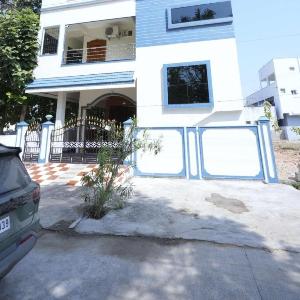 Bhakti Bliss Homestay - New Luxury 2bhk apartment in Tirupati with Kitchen and car parking