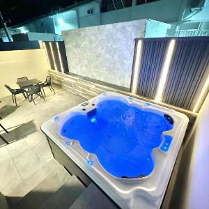 Famous beachside apt private jacuzzi 35K generator is a plus