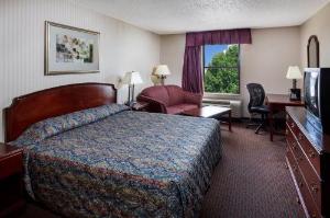 Mulberry Inn and Plaza, Newport News