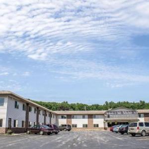 Upper Peninsula Fairgrounds Hotels - Baymont by Wyndham Iron Mountain