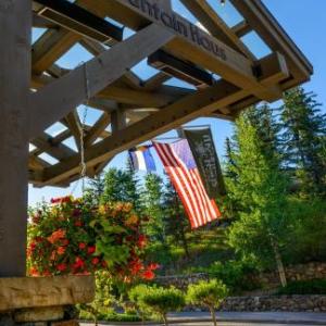 Hotels near Agave Avon - Vail's Mountain Haus at the Covered Bridge