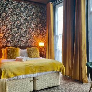 Brighton Black Hotel & Hot Tubs