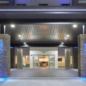 Holiday Inn Express & Suites Lincoln I - 80