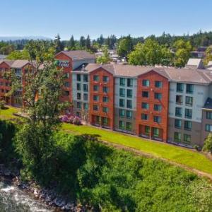 Hotels near Abernethy Center - Holiday Inn Express Portland Se - Clackamas Area