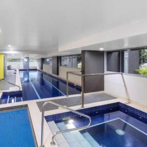Hotels near The Roundhouse Kensington - Meriton Suites Zetland