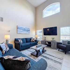 Emerald Island Four Bed Pool Home close to Disney villa