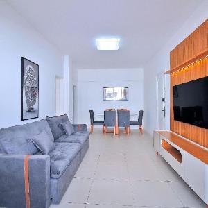 Moderno e Estiloso: 2 Quartos Perto da Praia
