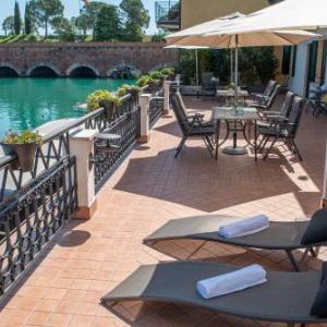 Fiori sull'Acqua Apartments