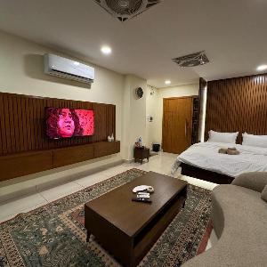 Designer Studio with heating rooftop Pool restaurant & Self Check In