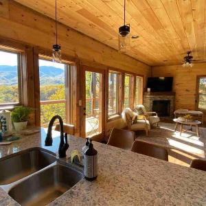 Brand New Chalet with Spectacular Views- Ursa Mons