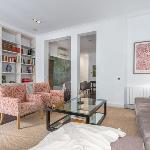 Elegant Spacious Apartment for 4 High Ceilings Natural Light Madrid