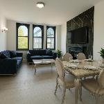 Stylish 2 Bedroom Apartment in the Heart of Soho Walk to Cafes & Attractions!