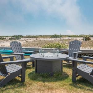 North Truro Beachfront Cottage with Cozy Backyard
