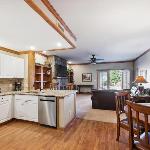 Fam Friendly - 2BR Condo - POOL Fitness Ctr MORE