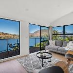 Lakeview Retreat | Remarkables Views & Minutes to town centre