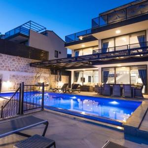 5 Bedroom Villa short walk to the oldtown