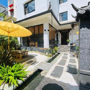 Fuxian Lake Qishe B&B