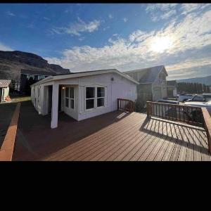 Sunland Estates Cabin near the Gorge Amphitheater!