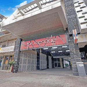 Dancenter Promenade Near Cihampelas Walk