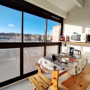 Appartement T2 Mezzanine - Front de mer - Parking privé - 4 personnes - St-Pierre-la-Mer - FR-1-795-51