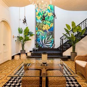 Huge Home for 23 Rare Indoor Garden Near Hotspots
