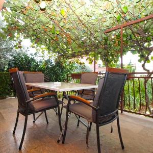 Comfortable stay in Faana with outdoor space
