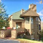 CR6 C6 Renovated Townhome a short walk from the slopes Pool gym passes Whitefield New Hampshire