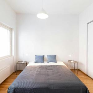 Spacious Apartment for 4 with Sauna in Kamppi