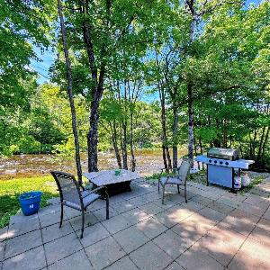 37PA Superbly appointed riverfront home in LIttleton Skiing hiking firepit wif