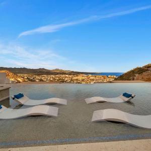 Ocean View 2 Infinity Pools Pedregal 3 King bed