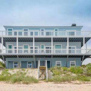 Four Seasons 4BRs Beach Front Sleeps 14