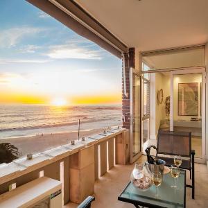 Camps Bay Beachside 2bed w Sea View Cloud 9