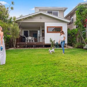 Tooway Beach House Walk to Beach & Dog-Friendly