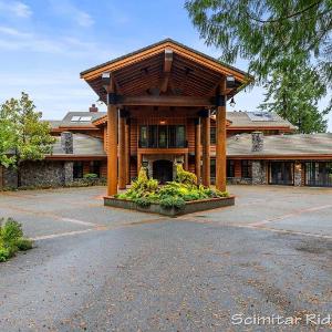 Scimitar Ridge Ranch - Luxury Lodge - Sleeps 35 with Indoor Pool Villa