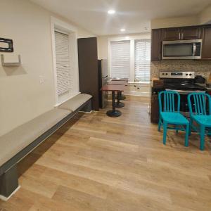 I Street Capsule Hostel