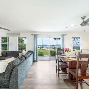 7 Mile Beach 2BR Ground Floor Oceanfront Condo with Pool and large Patio Sleeps 6