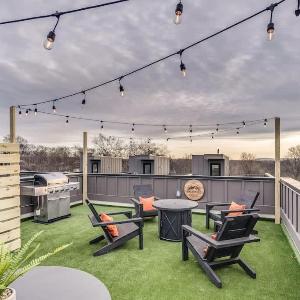 Cozy House - Great Rooftop - Walks to Bars