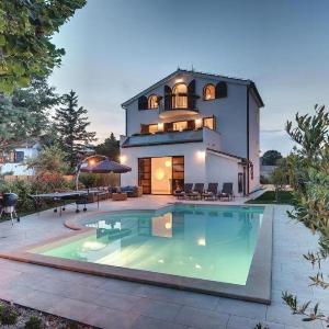 Villa Andrija in Fažana for 9 people with sea view kids playground & heated pool - only 400 m from the beach