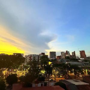 CÉNTRICO DEPARTAMENTO con HERMOSA VISTA y amplios BALCONES