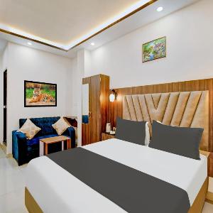 Super Townhouse Anisabad Near Mahavir Sansthan