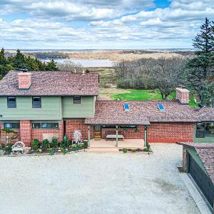 Secluded Luxury Retreat: 15 Acres Views Hot Tub