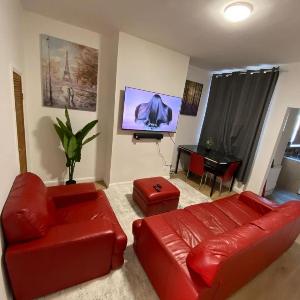 Cosy 2-Bed House - Sleeps 5 Garden & Pet-Friendly
