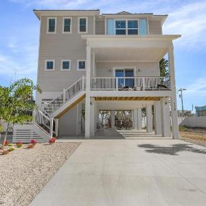 118 Luxury 4 Bed with Den 45 Bath - Heated Pool & Spa