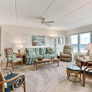 2 Bedroom/2 Bath 3rd floor Oceanfront condo sleeps 6. Oceanfront deck and pool.