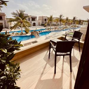 Dream Apartment - Near Beach with Pool View & WiFi