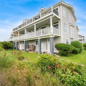 Direct Ocean Front Townhouse! An oceanside gem perfect for any vacation!